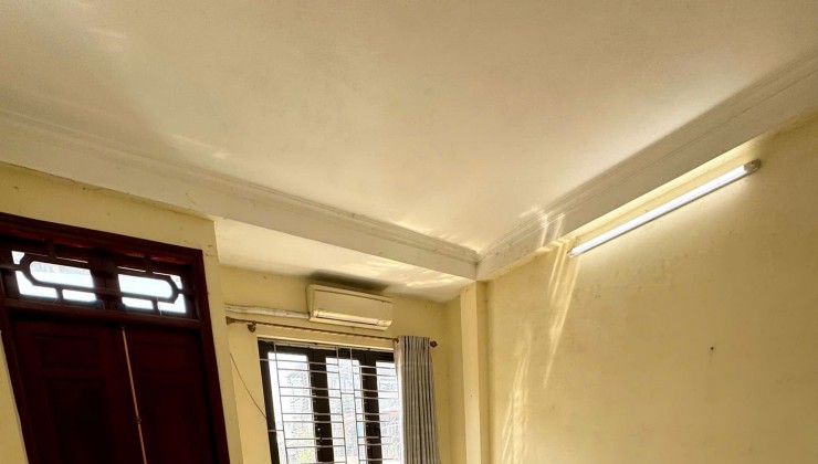 Cho thuê nhà nguyên căn phố Lương khánh Thiện, 45m x5 Tầng 5 ngủ, 15 Triệu LH 0377526803